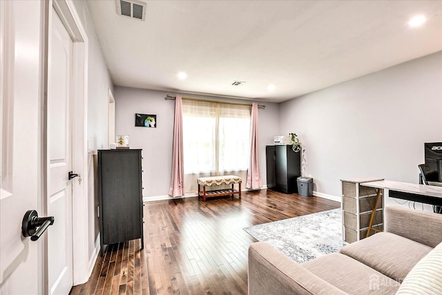 18 Rosewood Rd, Edison, NJ 08817 - living room featuring dark wood-type flooring and recessed lighting