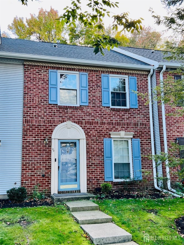 view of property featuring a front yard