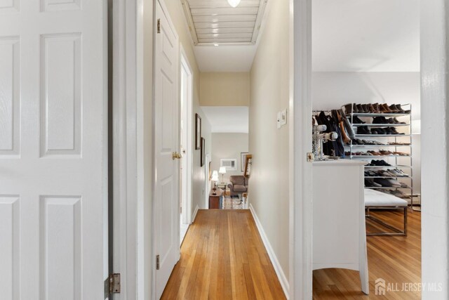 341 Ellis Pkwy, Piscataway, NJ 08854 - hall featuring light wood-style floors