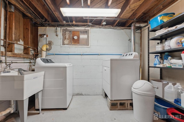 341 Ellis Pkwy, Piscataway, NJ 08854 - clothes washing area featuring independent washer and dryer