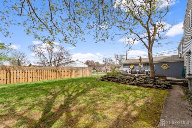 341 Ellis Pkwy, Piscataway, NJ 08854 - view of yard