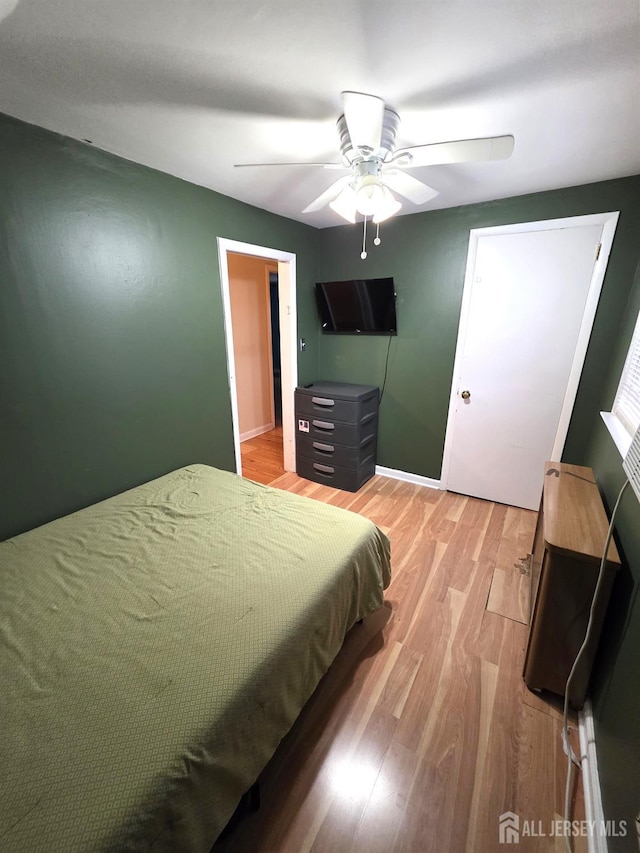 4 Vale St, Edison, NJ 08817 - bedroom featuring light wood-style floors and ceiling fan