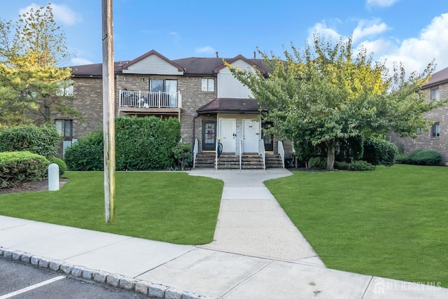 view of front facade with a front yard