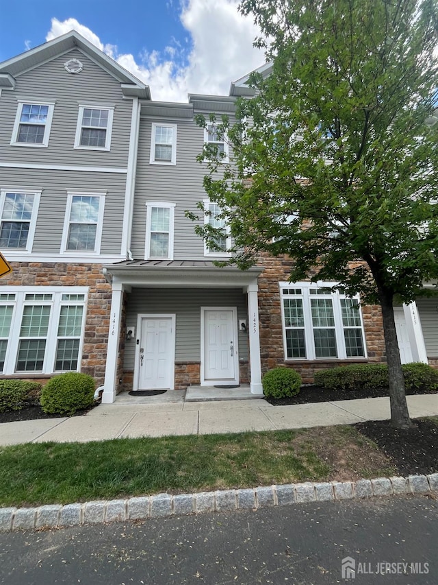 1425 Hudson Cir, Highland Park, NJ 08904 - townhome / multi-family property featuring stone siding