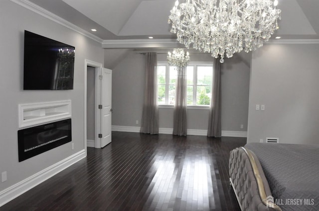 260 Church Ln, North Brunswick, NJ 08902 - living area featuring a chandelier, lofted ceiling, dark wood-style floors, crown molding, and baseboards