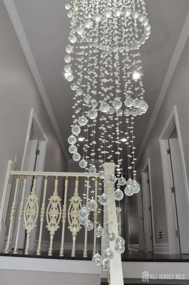 260 Church Ln, North Brunswick, NJ 08902 - detailed view of crown molding