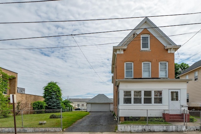 view of front of house featuring a front lawn