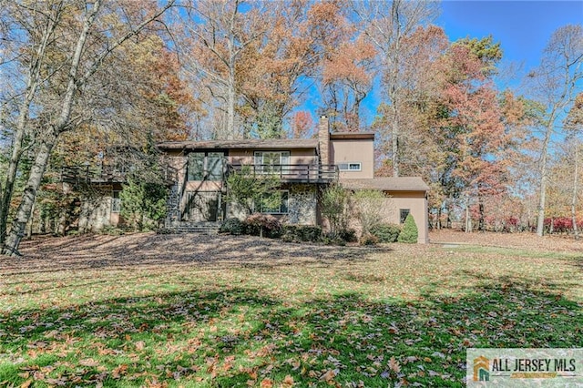 view of front of home with a front lawn and stucco siding