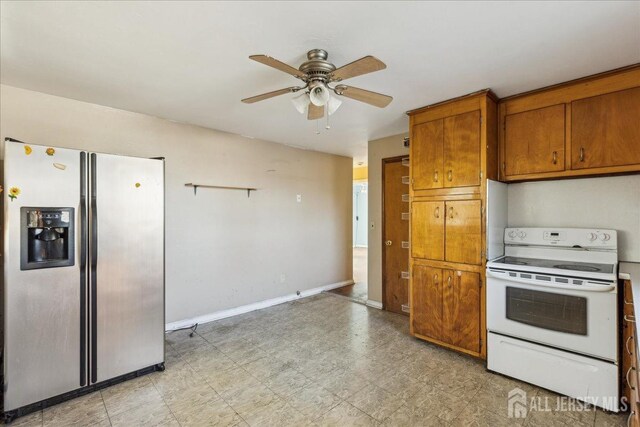 kitchen with ceiling fan, electric stove, and stainless steel refrigerator with ice dispenser