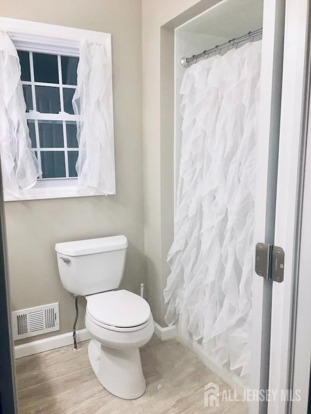 18 Timber Rd, East Brunswick, NJ 08816 - full bathroom featuring baseboards, wood finished floors, toilet, and a shower with curtain