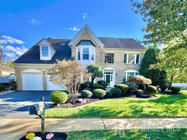 view of front facade with a garage and a front yard