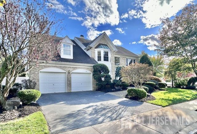 view of front facade featuring a front yard and a garage