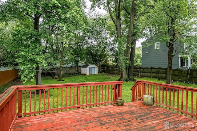 10 Ginesi Ct, Metuchen, NJ 08840 - deck with a shed and a fenced backyard