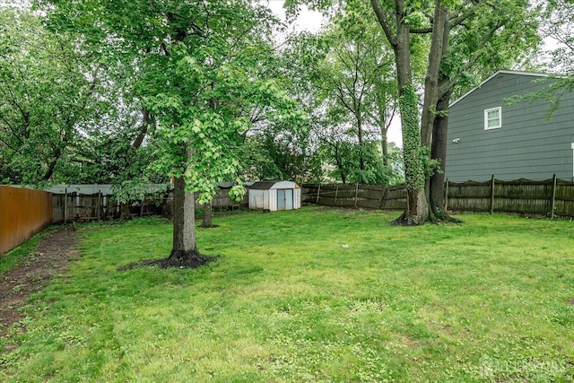 10 Ginesi Ct, Metuchen, NJ 08840 - fenced backyard with a storage unit