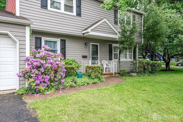 10 Ginesi Ct, Metuchen, NJ 08840 - view of front of property with a front lawn and covered porch