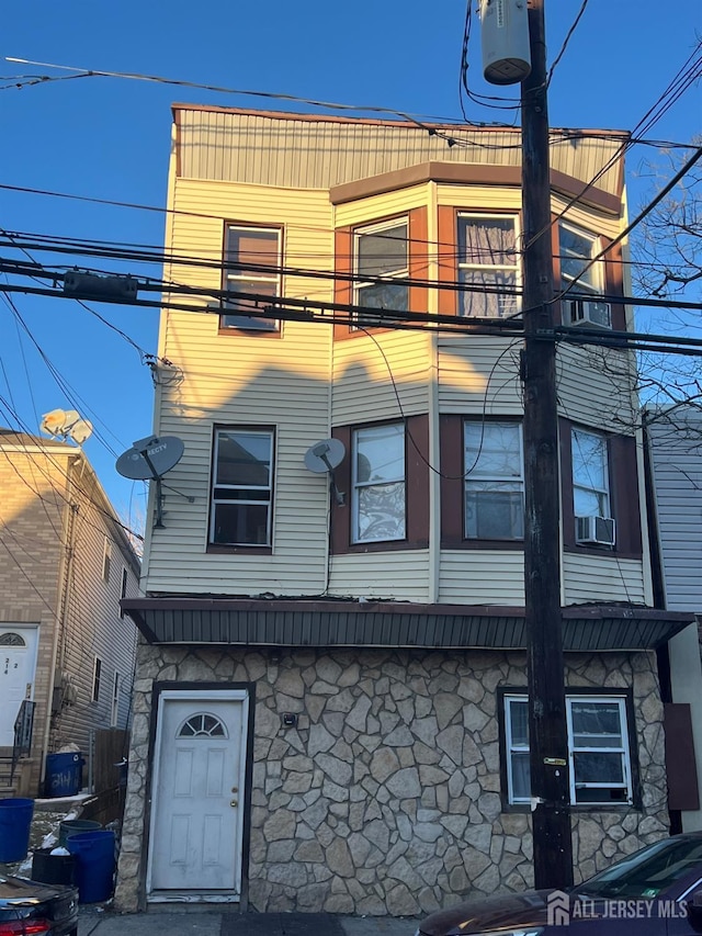 212 Hall Ave, Perth Amboy, NJ 08861 - view of building exterior
