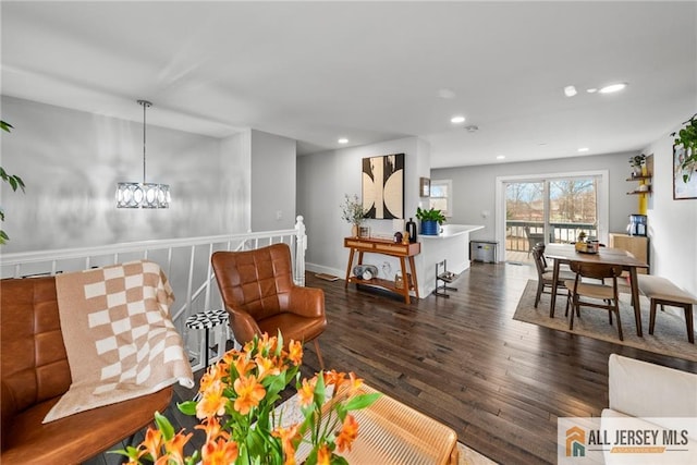 living area featuring baseboards, a chandelier, wood finished floors, and recessed lighting