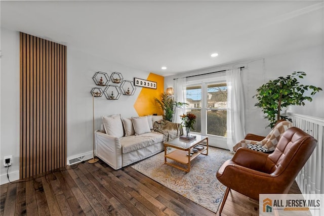 living room with baseboards, hardwood / wood-style floors, and recessed lighting