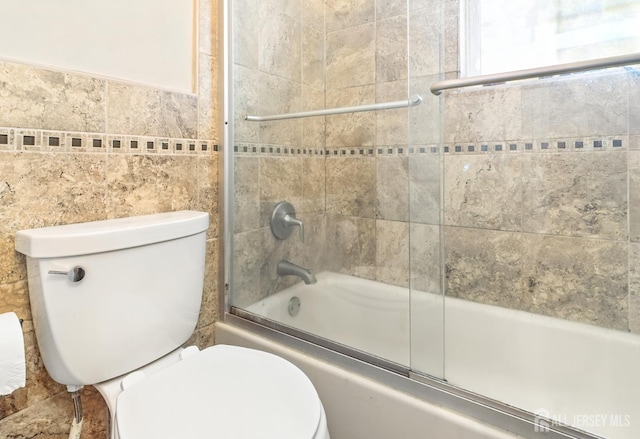 68 Pennsylvania Ave, Perth Amboy, NJ 08861 - full bath with toilet and enclosed tub / shower combo