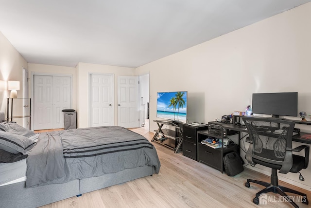 907 Meadow Ct, Helmetta, NJ 08828 - bedroom with light wood-type flooring, an office area, and a closet