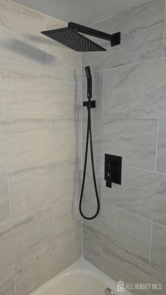 22 Delaney Ct, South Plainfield, NJ 07080 - full bath featuring bathing tub / shower combination