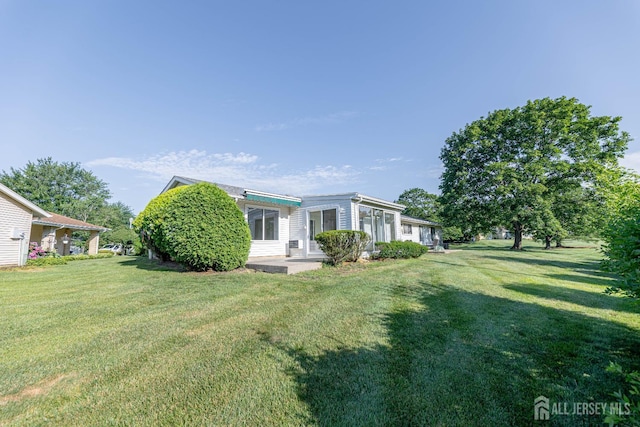 372-B Duranta Plz, Monroe, NJ 08831 - view of green lawn