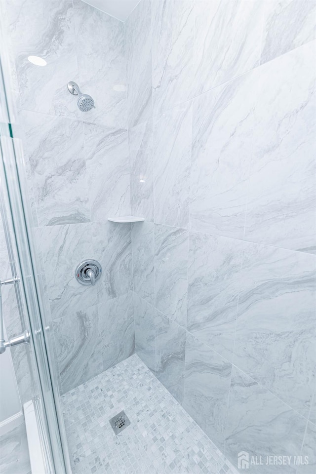 372-B Duranta Plz, Monroe, NJ 08831 - full bathroom featuring a stall shower
