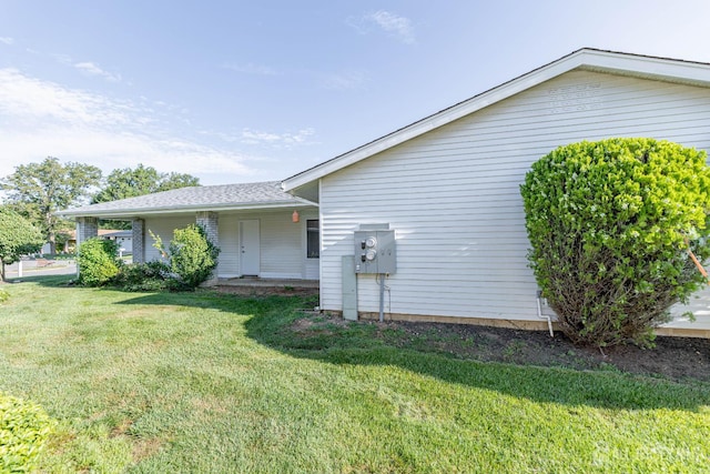 372-B Duranta Plz, Monroe, NJ 08831 - view of side of property featuring a yard