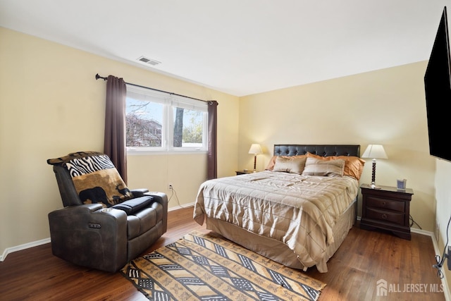 4 Rieder Ct, Franklin Twsp, NJ 08873 - bedroom featuring visible vents, baseboards, and wood finished floors