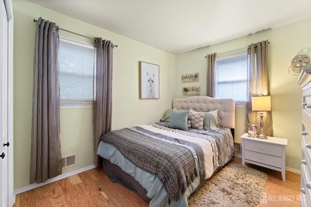 4 Rieder Ct, Franklin Twsp, NJ 08873 - bedroom with baseboards, visible vents, and wood finished floors