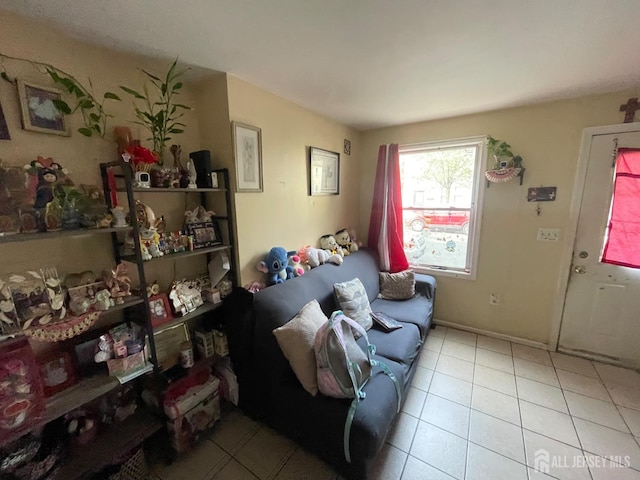 308 Seaman St, New Brunswick, NJ 08901 - view of tiled living room