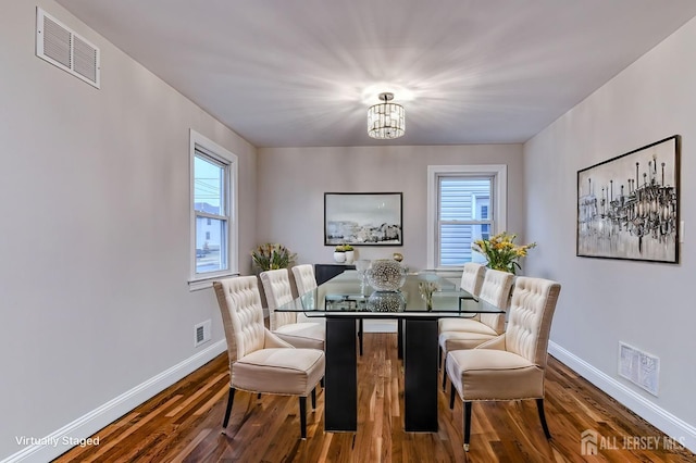 dining area featuring baseboards, visible vents, and a healthy amount of sunlight