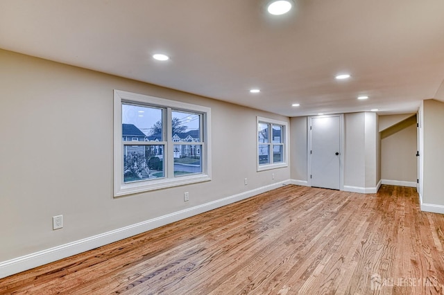 unfurnished room featuring light wood-style floors, recessed lighting, and baseboards