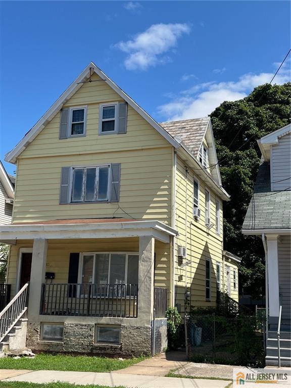 view of front of home featuring covered porch