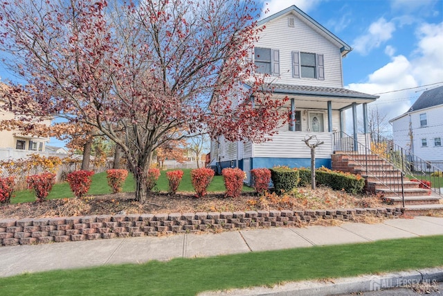 view of front of house with a front yard