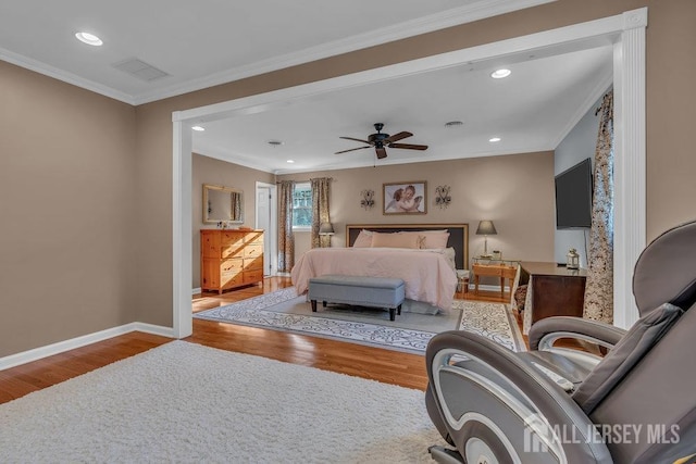 bedroom featuring ornamental molding, light hardwood / wood-style floors, and ceiling fan