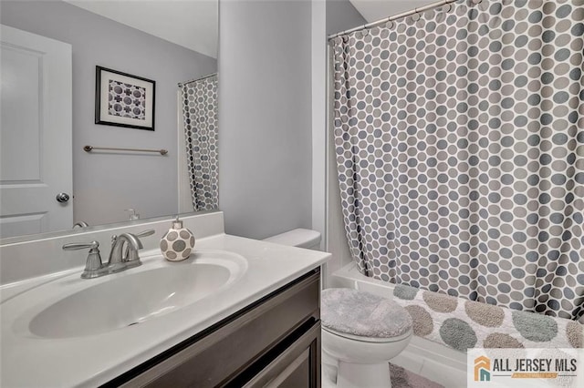 1501 Hights Farm Rd Unit 1501, Monroe, NJ 08831 - full bathroom featuring toilet, vanity, and shower / bath combo with shower curtain