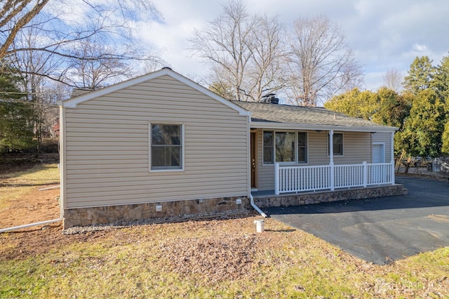 view of front of home featuring a porch