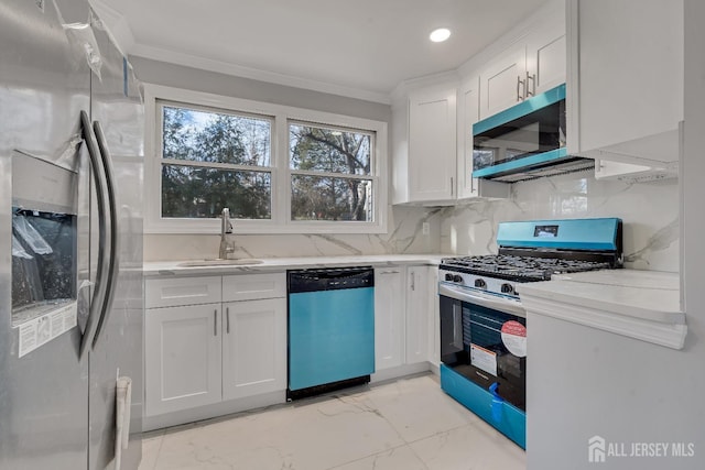 kitchen featuring crown molding, sink, tasteful backsplash, white cabinetry, and stainless steel appliances