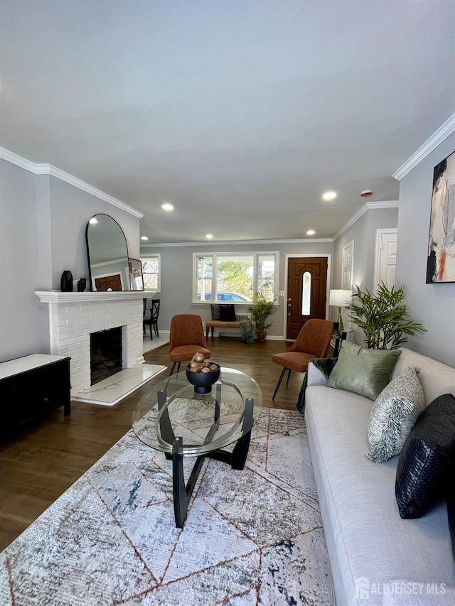 living area featuring ornamental molding, wood finished floors, and recessed lighting