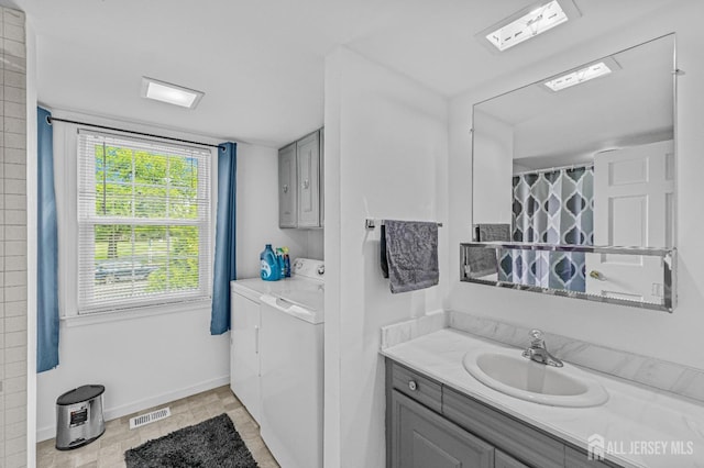 bathroom with vanity and washing machine and clothes dryer