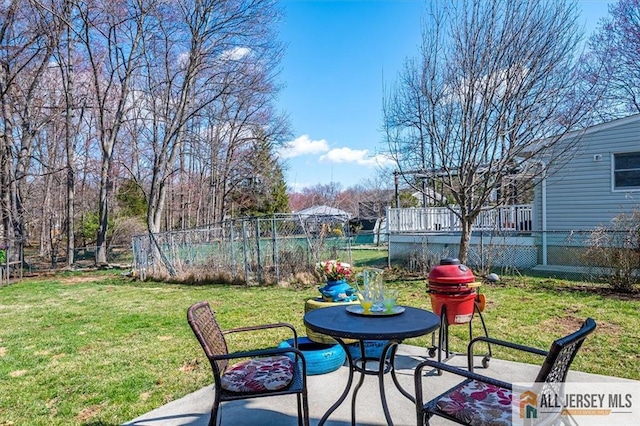 6 Mockingbird Rd, Edison, NJ 08820 - view of yard with a patio area