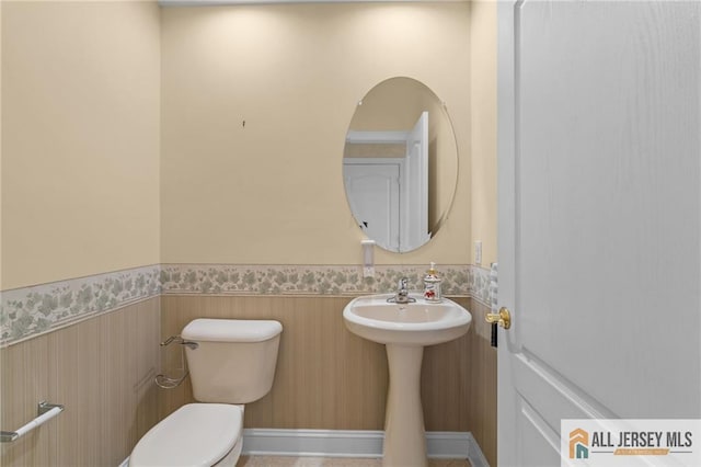 482 Spotswood Gravel Hill Rd, Monroe, NJ 08831 - half bathroom featuring wainscoting and toilet