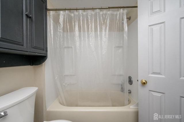439 Old Main St, Franklin, NJ 08802 - bathroom with shower / bathtub combination with curtain