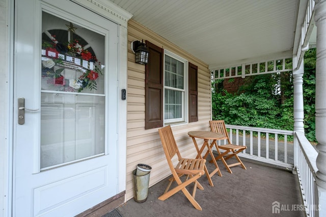 439 Old Main St, Franklin, NJ 08802 - view of covered porch