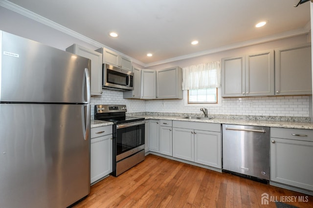 439 Old Main St, Franklin, NJ 08802 - kitchen featuring stainless steel appliances, ornamental molding, gray cabinetry, tasteful backsplash, and recessed lighting
