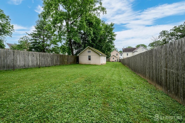 439 Old Main St, Franklin, NJ 08802 - fenced backyard with an outbuilding
