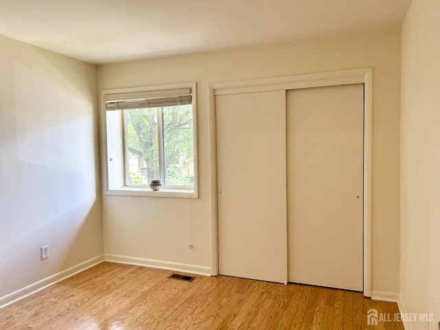 4424 Sayre Dr, Plainsboro, NJ 08540 - unfurnished bedroom featuring light wood finished floors, baseboards, and a closet