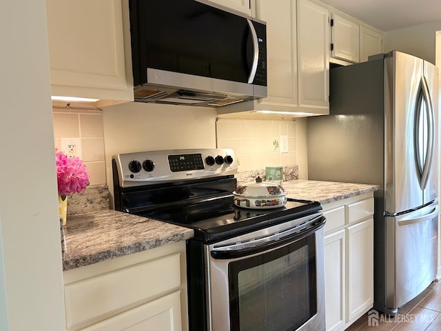 4424 Sayre Dr, Plainsboro, NJ 08540 - kitchen with appliances with stainless steel finishes, backsplash, white cabinets, light countertops, and wood finished floors
