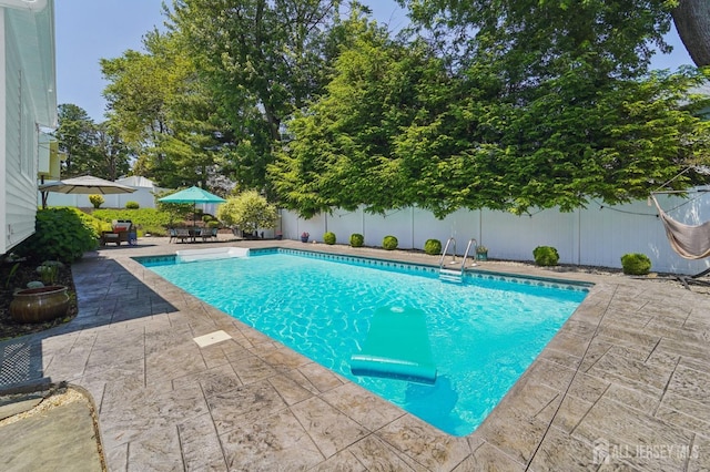 35 Poet Dr, Matawan, NJ 07747 - outdoor pool with a patio area and a fenced backyard